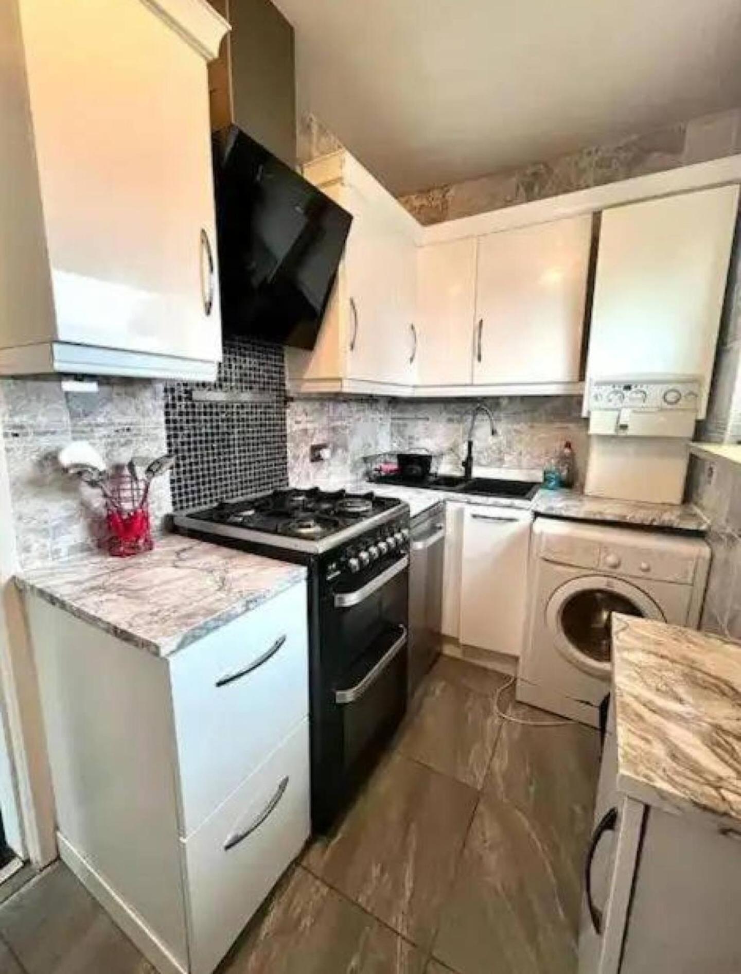 2 Bedroom Home With Driveway Close To Quayside Gateshead Exterior foto
